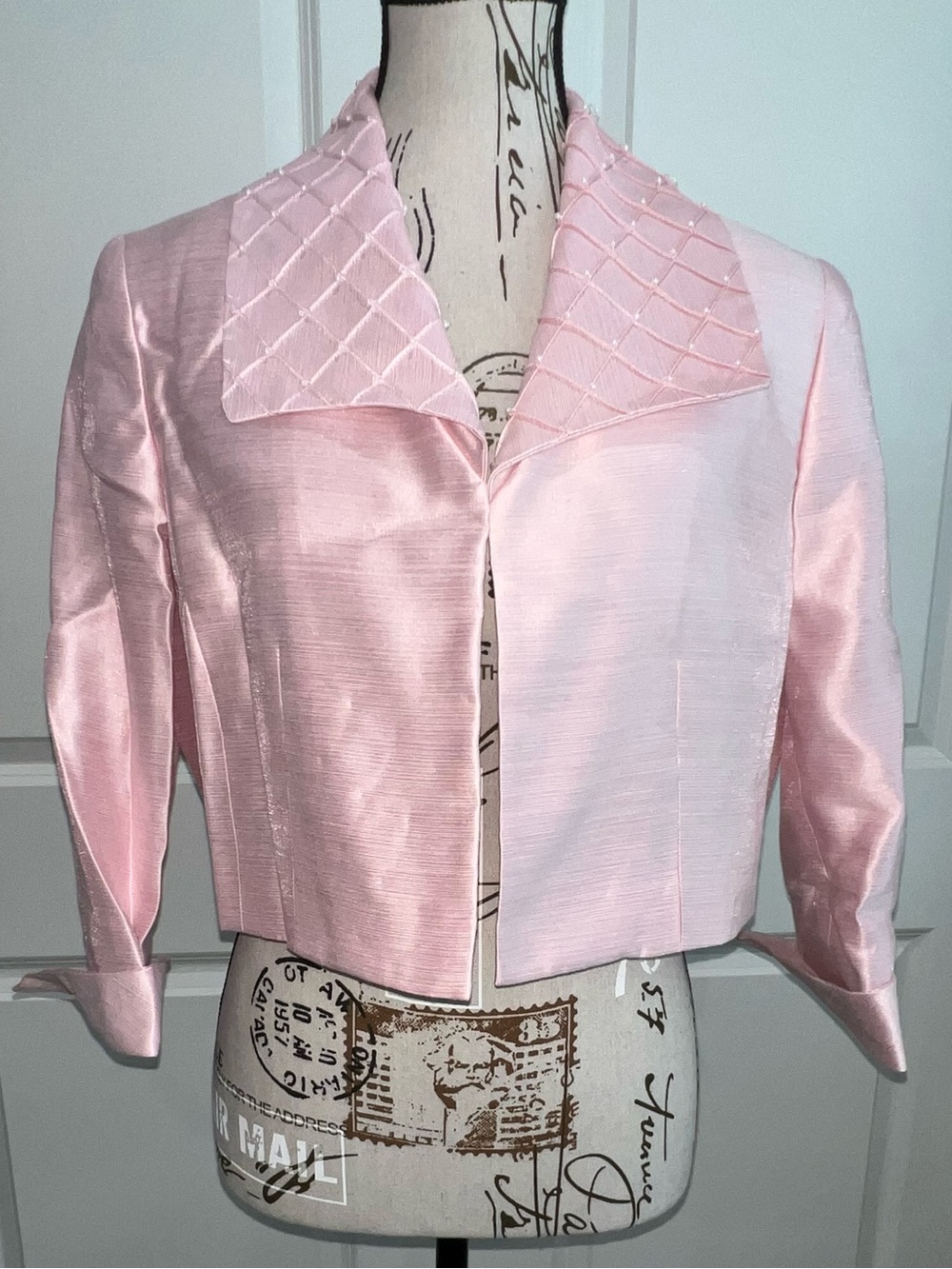 Kasper Light Pink Cropped Satin Blazer with Quilted Collar-size 10